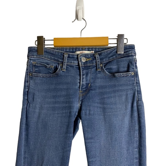 Levi's Women's Medium Indigo 711 Skinny Denim Jeans - Picture 2 of 10